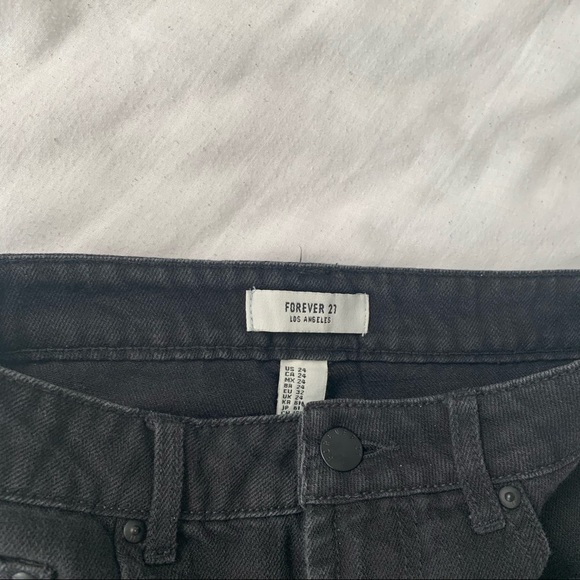 BLACK DENIM SHORTS - Picture 2 of 2